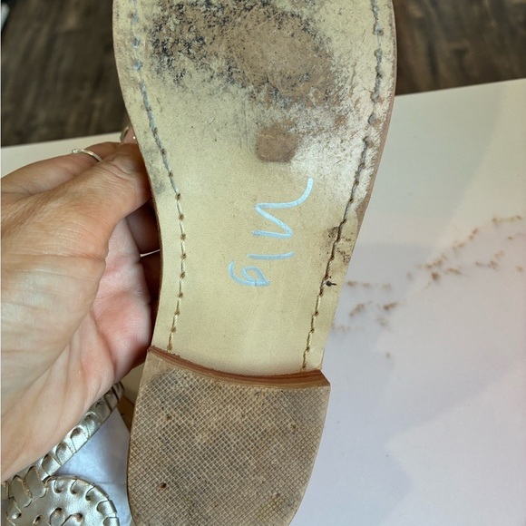 Jack Rogers gold sandals size 6 - Picture 2 of 3
